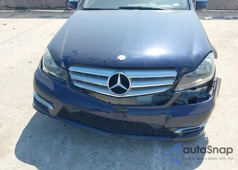 2013 Mercedes-Benz C 250 Sport z USA, uszkodzony, nr VIN WDDGF4HB7DA783351